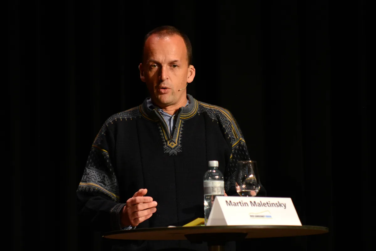 Martin Maletinsky erhielt mehrmals Szenenapplaus. Ein Zeichen, dass viele Windrad-Gegner im Saal anwesend waren. Die Podiumsdiskusion in Wald zum Thema Windkraft.